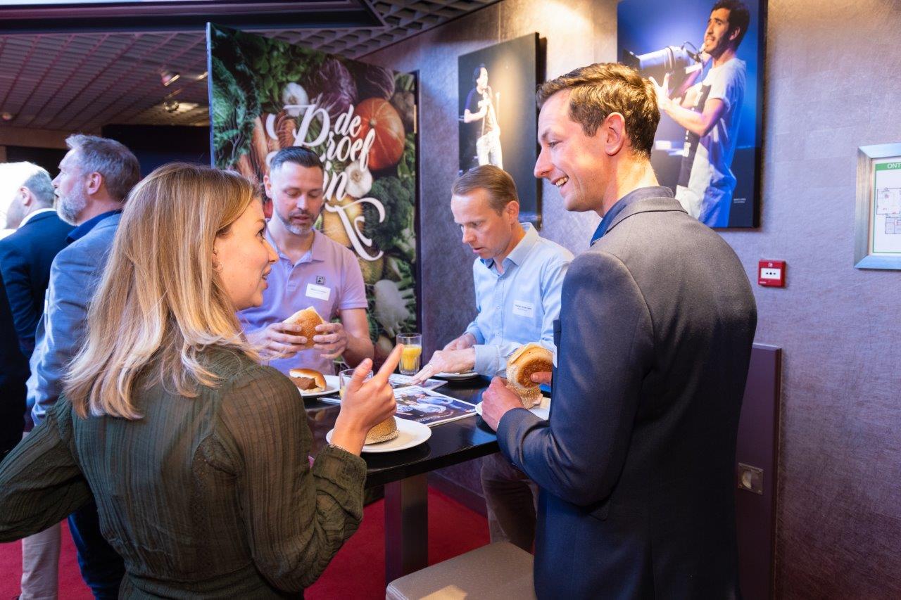 Eerste Lachen & Lunchen in De Naald smaakt naar meer