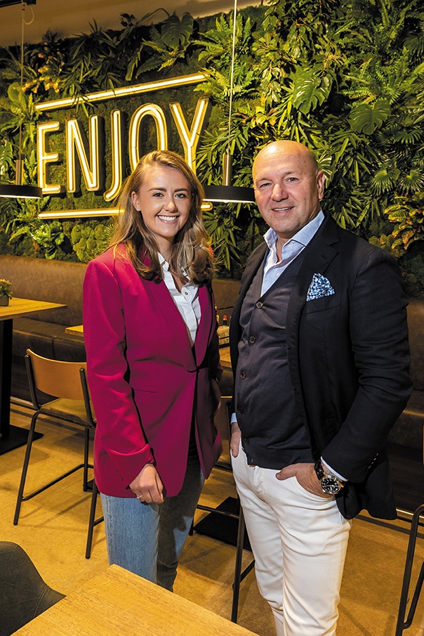 Vader en dochter Koornneef trots op nieuwe Jumbo Foodmarkt