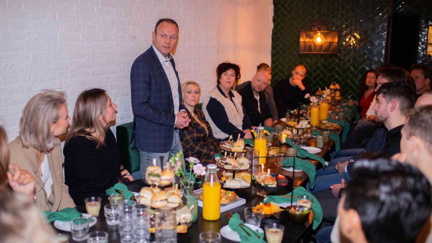 Geslaagde ledenlunch bij NON Bar