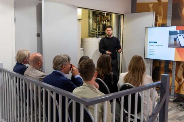 071125wl jurybezoek yta MKB 71