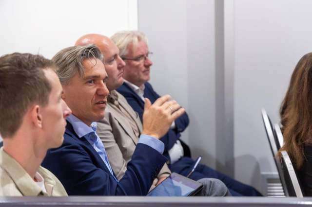 071125wl jurybezoek yta MKB 72