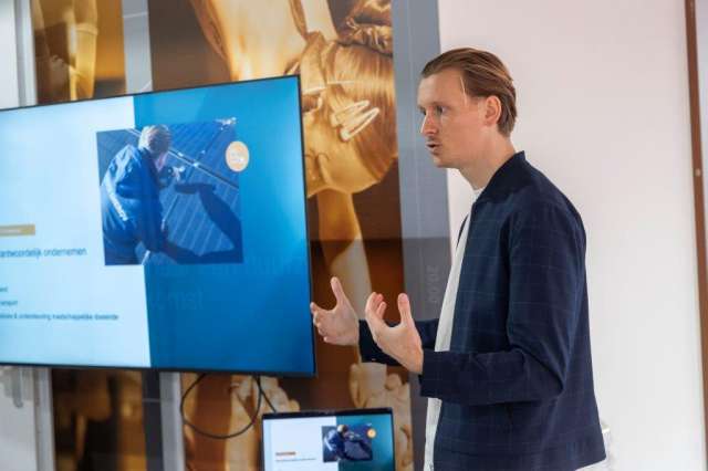 071125wl jurybezoek yta MKB 74