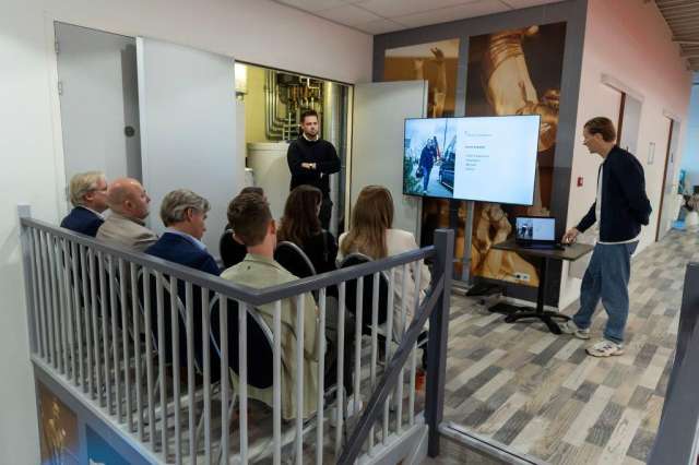 071125wl jurybezoek yta MKB 75