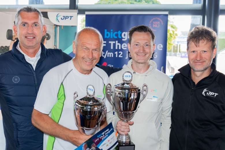 Sportieve netwerkmiddag trotseert stevige wind: ondernemers slaan hun slag op tennis- en padelbaan